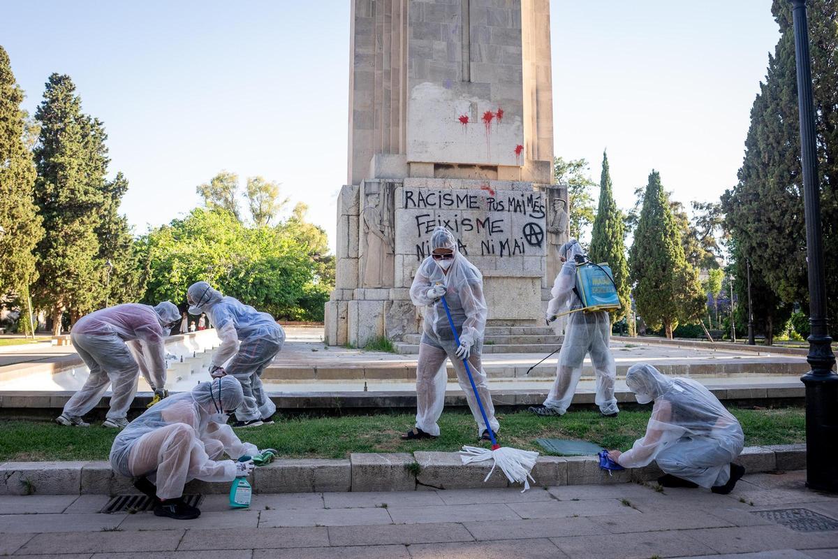 Coordinadora Antifascista 'desinfecta' el monolito de Sa Feixina tras la concentración de Núcleo Nacional