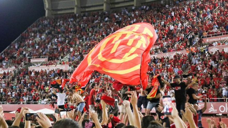 El Mallorca supera el muro de los 10.000 abonados