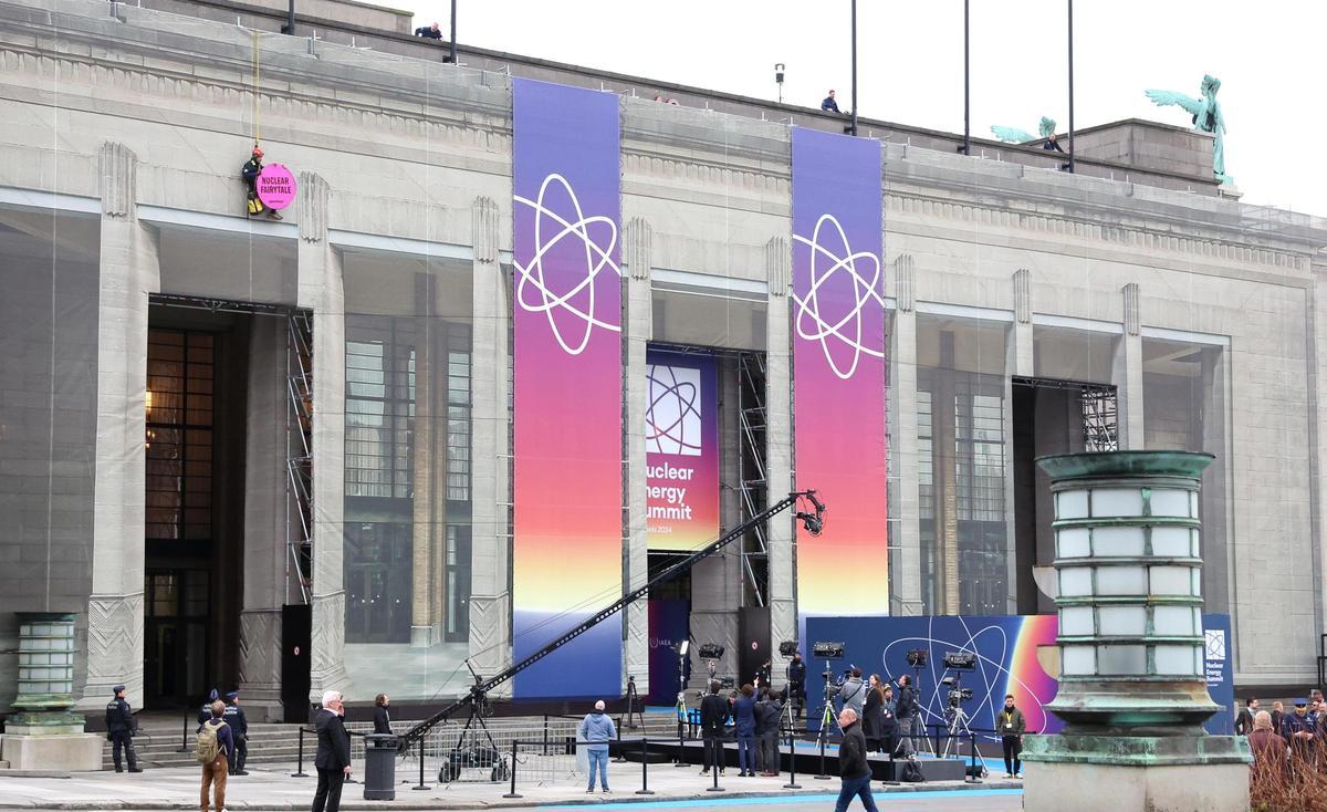 Greenpeace protesta ante la Cumbre de la Energía Nuclear en Bruselas