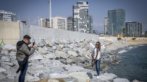 Reparado el muro de la playa de la Nova Mar Bella que cedió tras el temporal