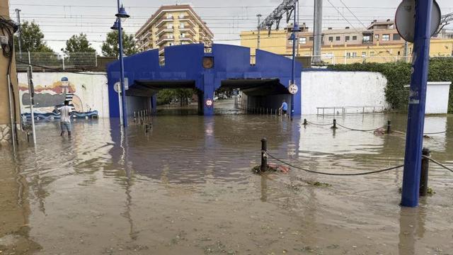 El pont de la Petxina, al Serrallo de Tarragona, negat. | ACN