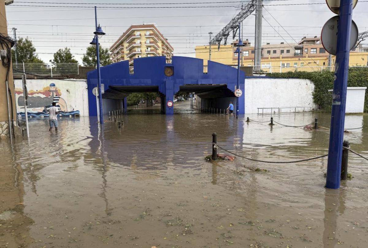 El temporal deixa a Tarragona carrers inundats i arbres caiguts