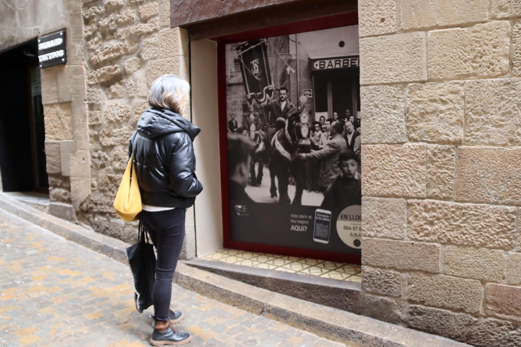 Locals buits del nucli antic de Solsona s&#039;omplen amb fotografies antigues de gran format sobre tradicions i oficis