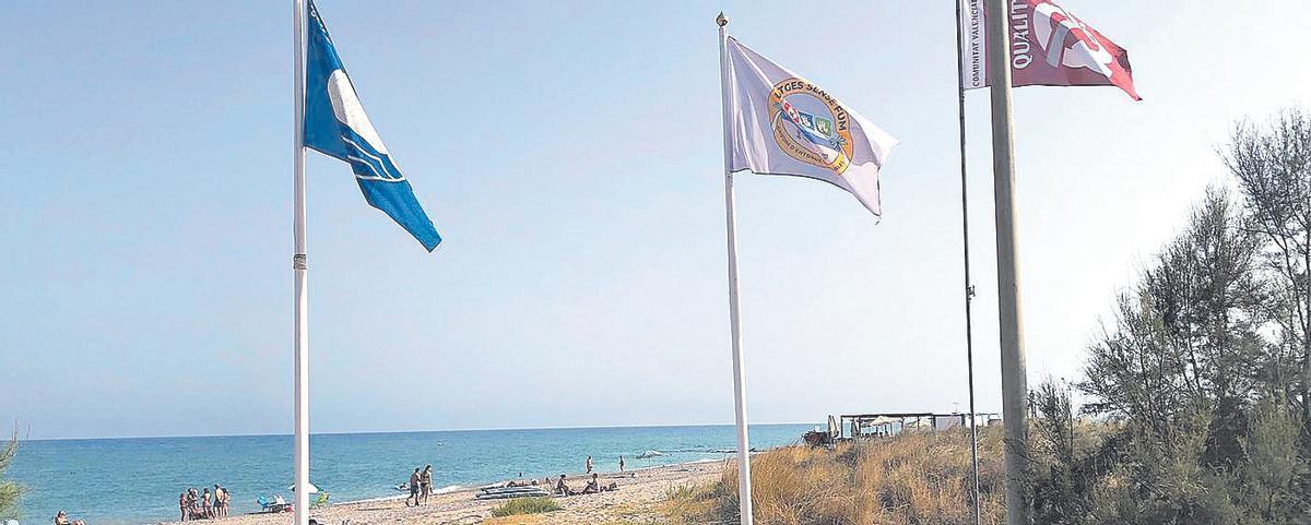 Además de la bandera azul de les Marines, Nules cuenta con las de calidad para todas sus playas.