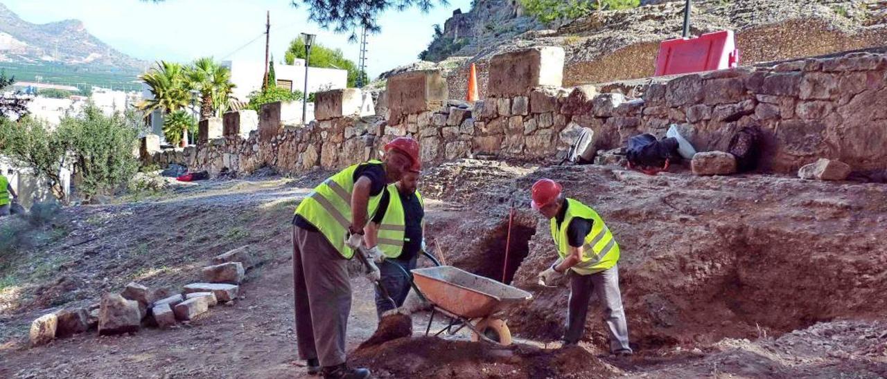 Adiós al abandono en la subida al Castillo