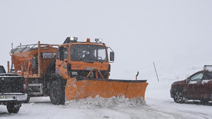 Muere en Ávila el conductor de una quitanieves al precipitarse por una pendiente de 20 metros