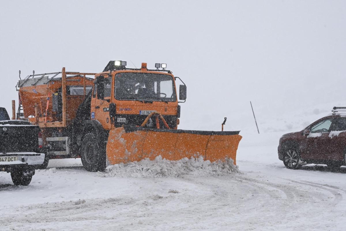 Muere en Ávila el conductor de una quitanieves al precipitarse desde 20 metros