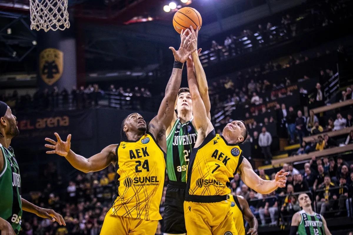 AEK y Joventut buscan sitio en la Final Four de Badalona.