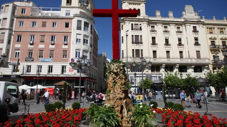 Aprueban las bases de las Cruces de Mayo y las del concurso de rejas