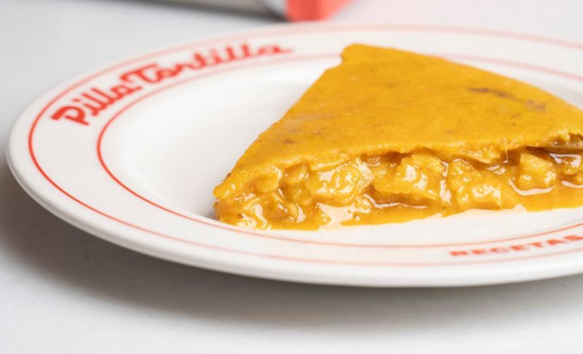 Pincho, bocadillo o para compartir: la tortilla se adapta al ritmo madrileño con 'Pilla tortilla'.