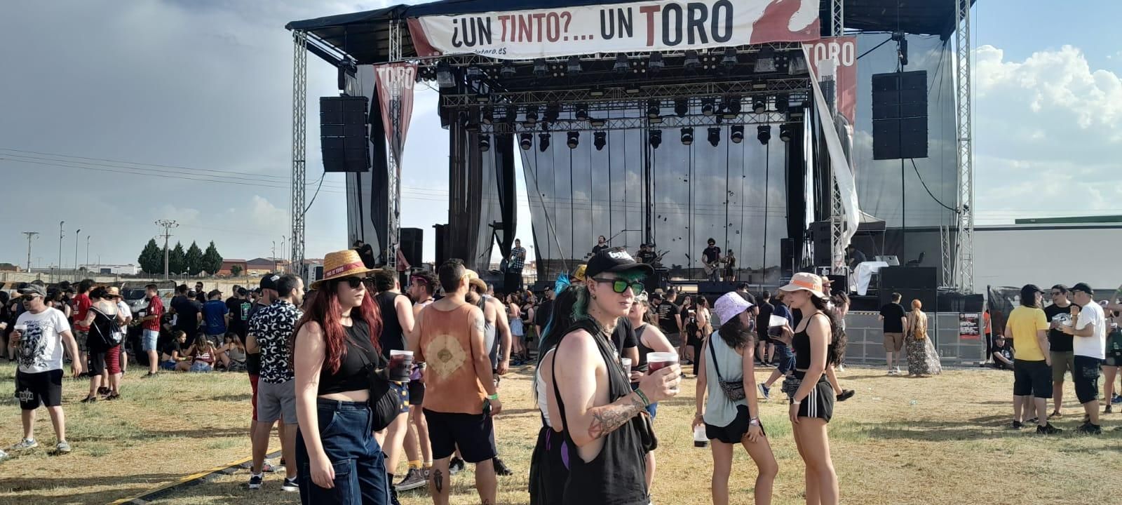 GALERÍA | La primera jornada del Festival "Vintoro" llena Toro de rock, "fuego" y un gran ambiente