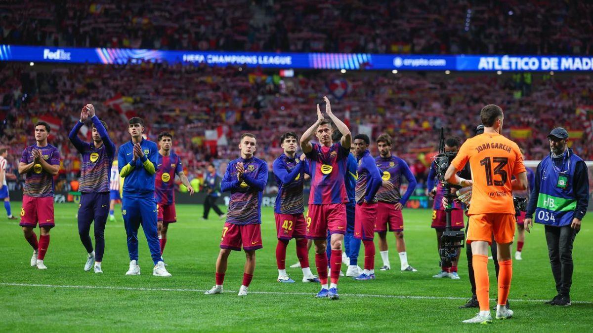 Los jugadores del Barça agradecen a la afición su apoyo en el Metropolitano