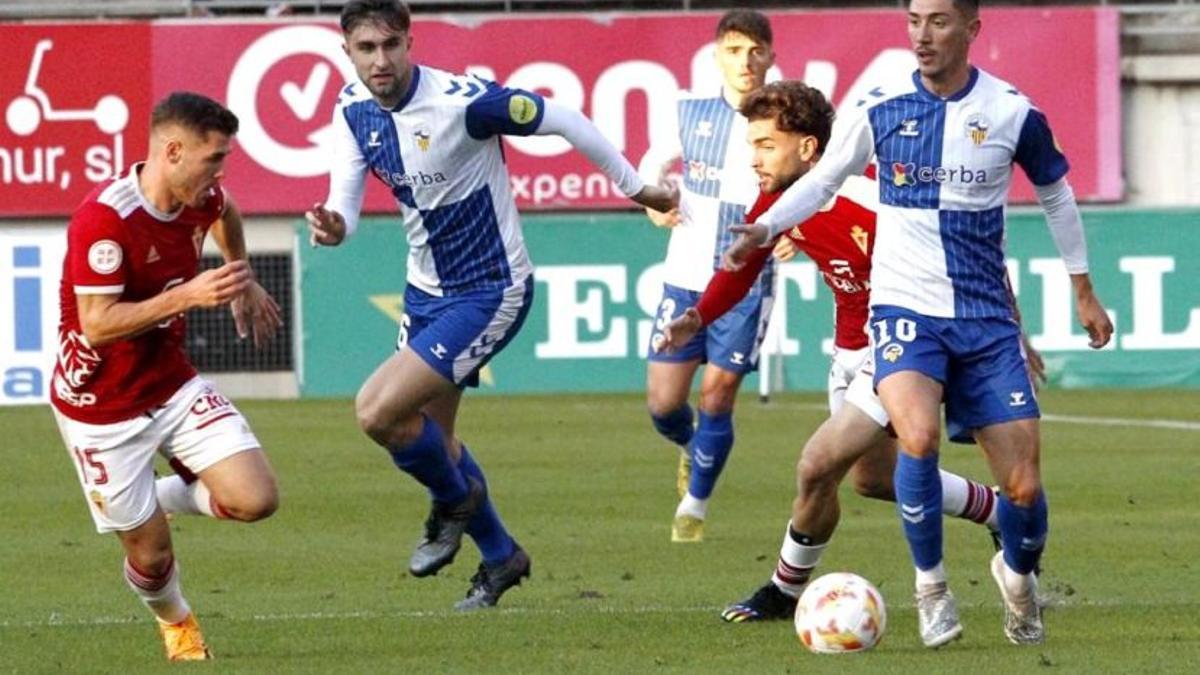Sergio Montero, a la derecha de la imagen, es ya nuevo jugador de la Peña Deportiva.