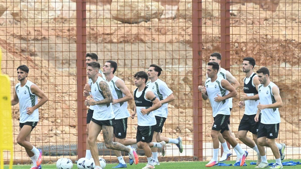 Imagende archivo de un entrenamiento del CD Castellón en la ciudad deportiva La Coma.