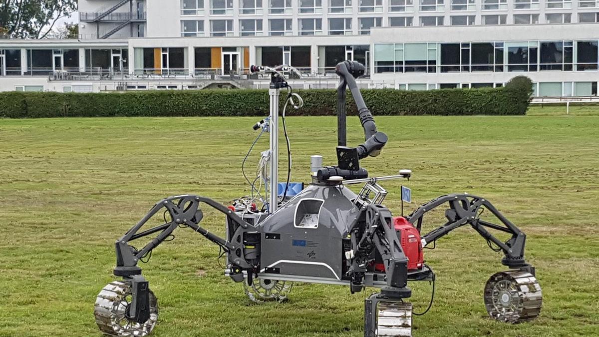 Uno de los robots del equipo en el campus de Teatinos