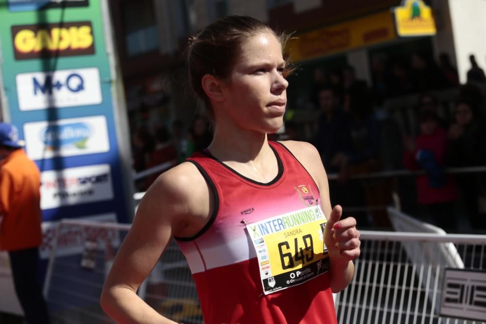 Más de dos mil deportistas corrieron esta mañana en la prueba que discurría por el centro de la ciudad del Louro