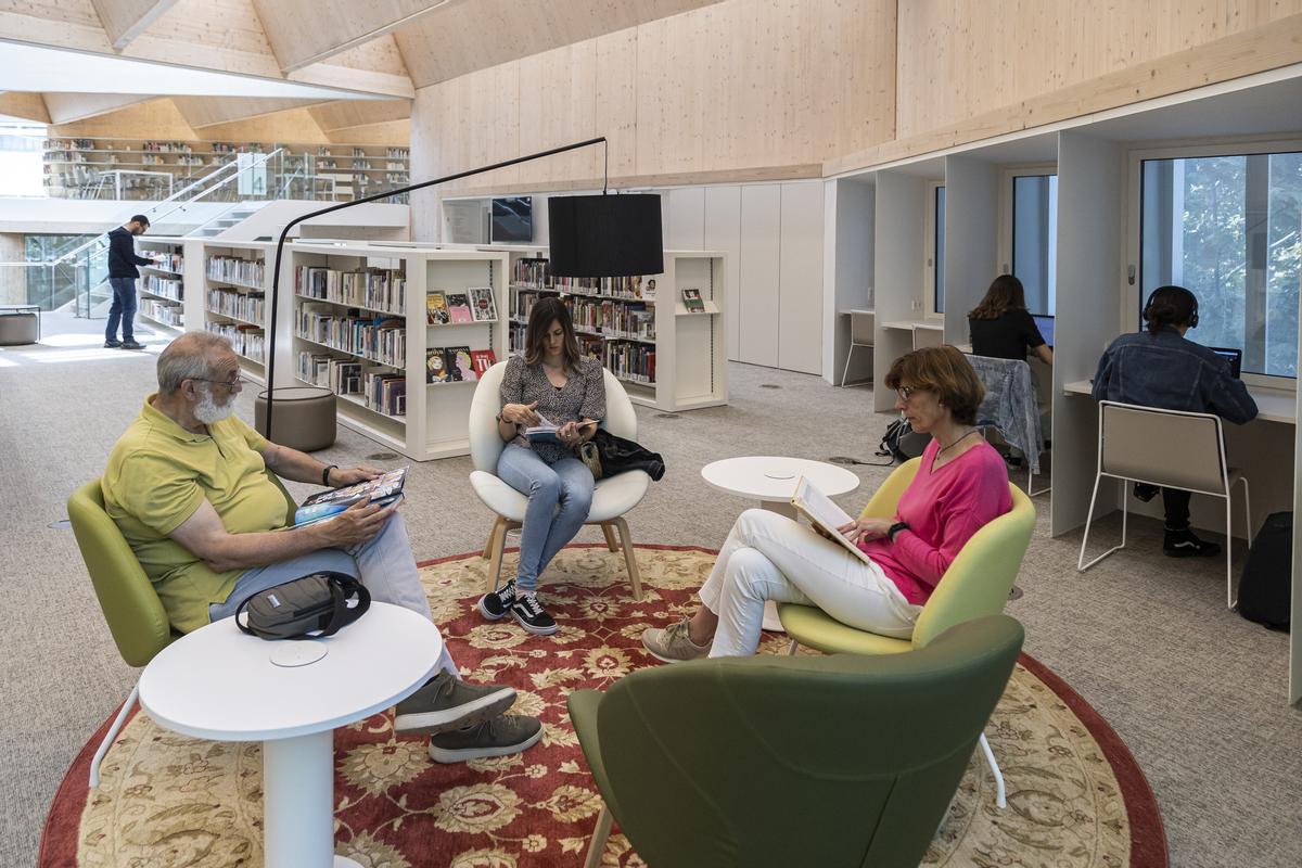 Personas usuarias de la biblioteca Gabriel García Márquez.