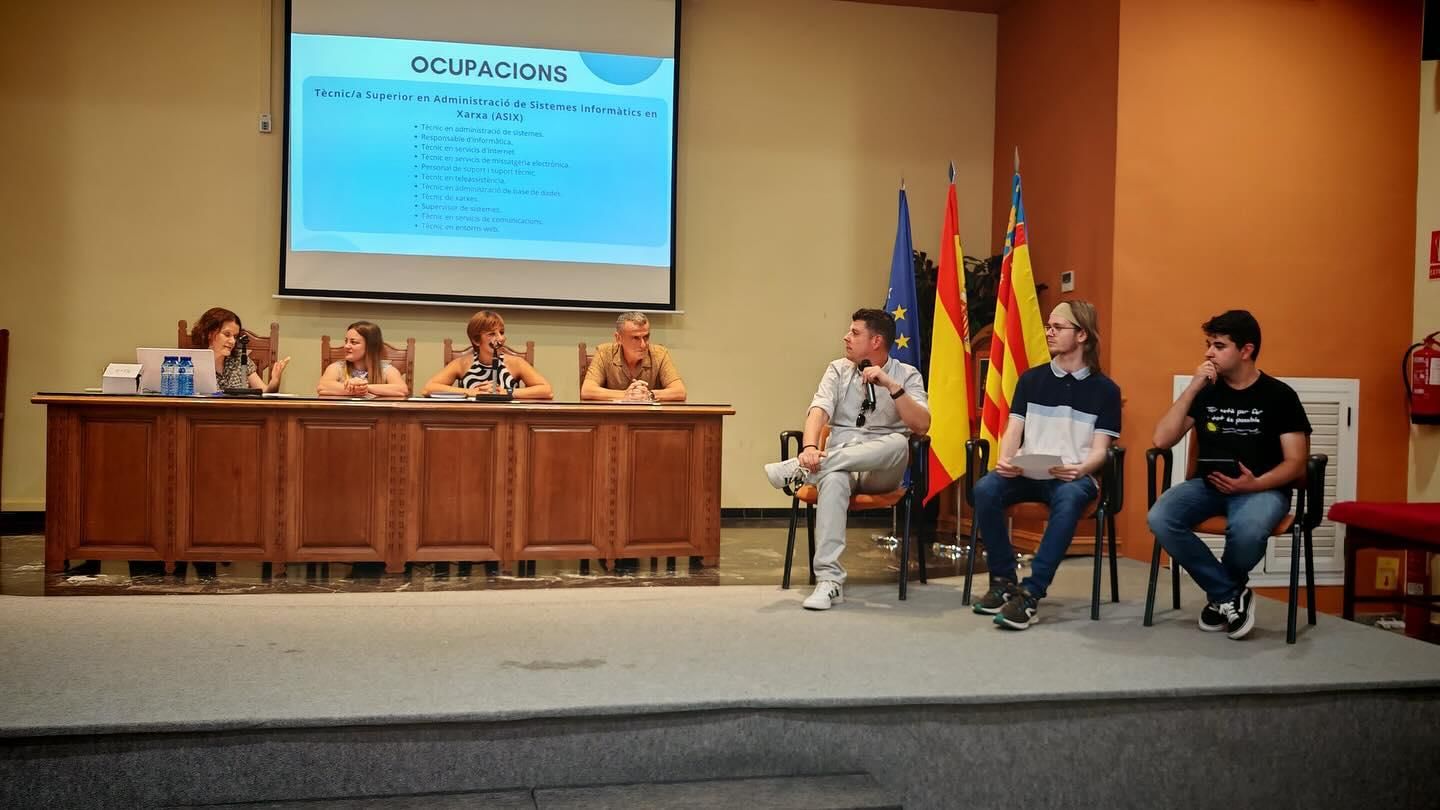 El IES Soler i Godes de Benifaió reconoce el trabajo de las empresas que completan la formación
