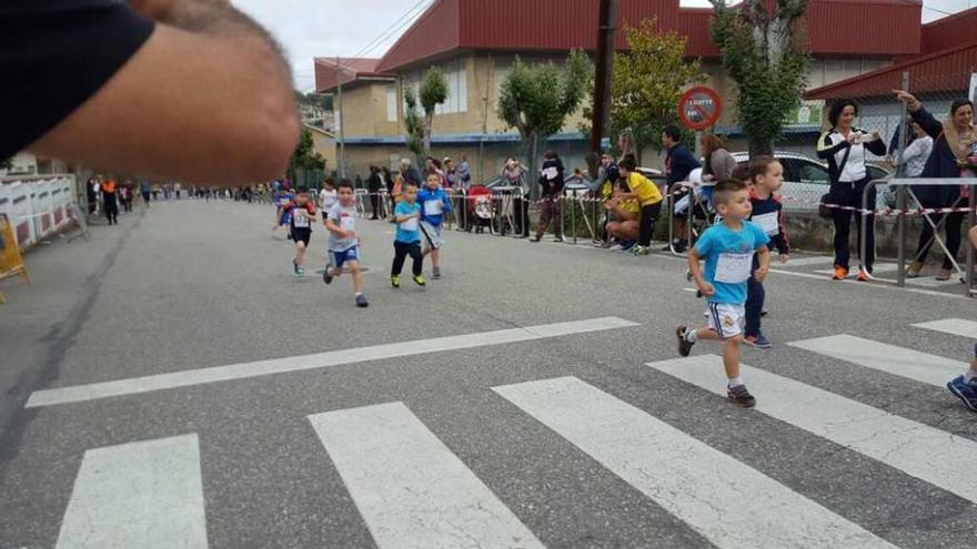 Escolares en la competición de San Roque. // S.A.