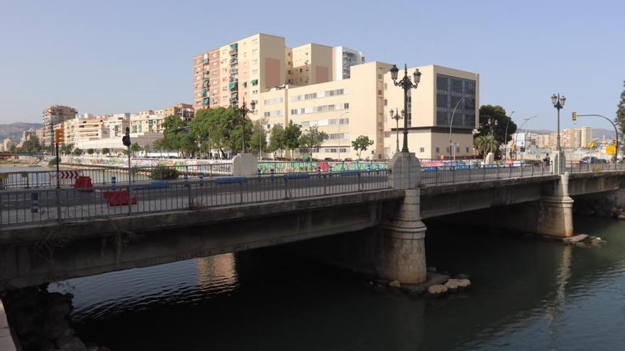 El Ayuntamiento de Málaga pone en servicio un carril bus-taxi en el puente del Carmen