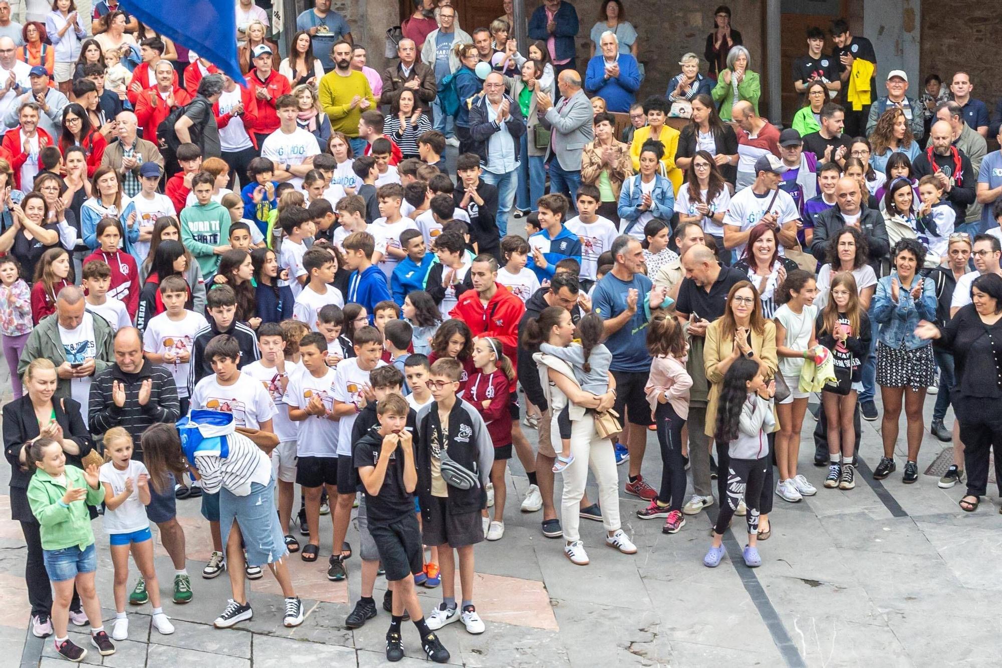 Grado arranca Santiago y Santa Ana con un emotivo pregón de los deportistas locales