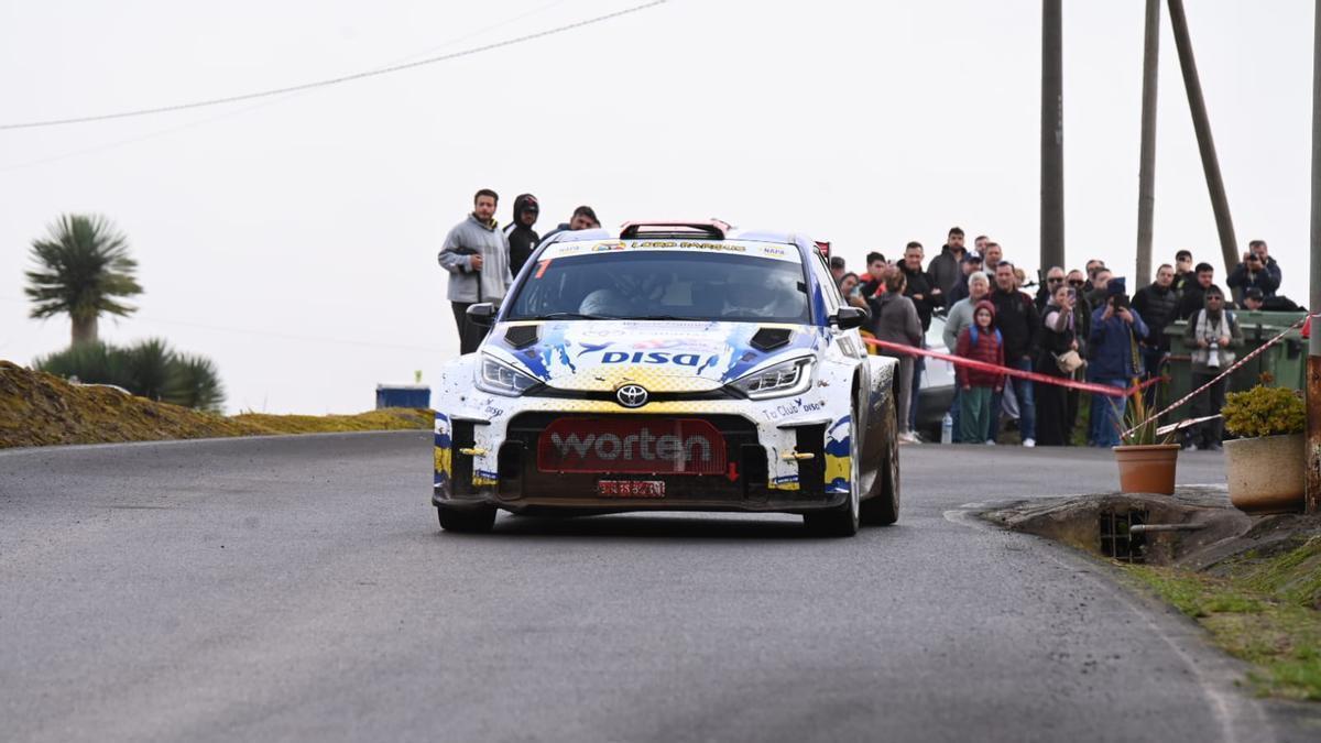 El Toyora GR Rally2 de Enrique Cruz, ganador del Rallye Norte