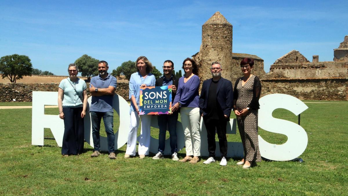 Foto de grup del festival Sons del Món de Roses.