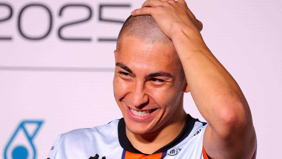 Raúl Fernández luce un nuevo 'look' tras su victoria en Australia