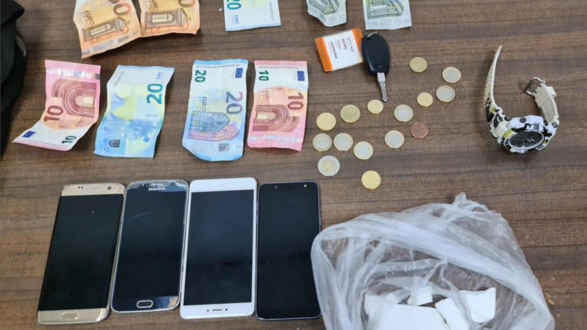 CocaÃ­na en roca y dinero intervenido a una pareja al salir de Son Banya.