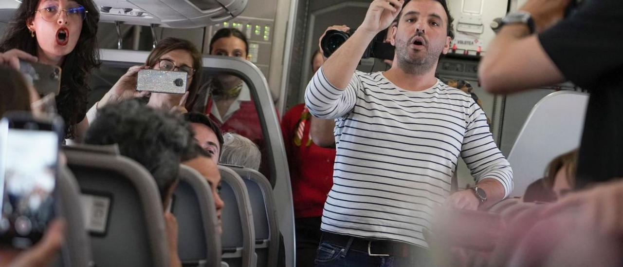 Viajar en tren la tarde del viernes desde Madrid a Asturias, misión imposible
