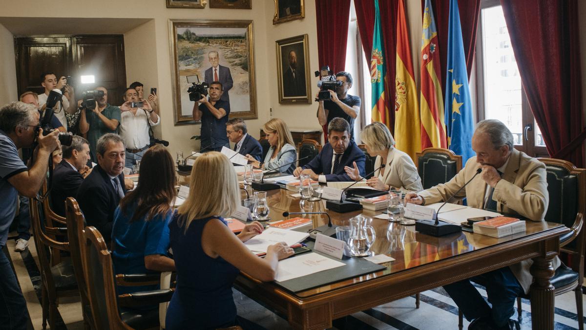 Consell exige que el valenciano tenga el mismo estatus que el resto de lenguas cooficiales