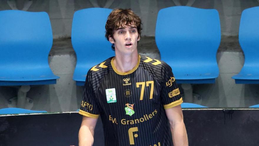 Pablo Urdangarin juega un partido de balonmano con su equipo, Fraikin BM. Granollers, contra el Helvetia Anaitasuna en Pamplona