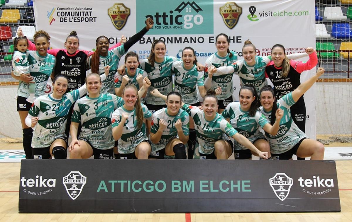 AtticGo Elche venció 30-14 al colista, Motive.co Gijón La Calzada, para igualar en la cima de la clasificación a 26 puntos con Costa del Sol Málaga.