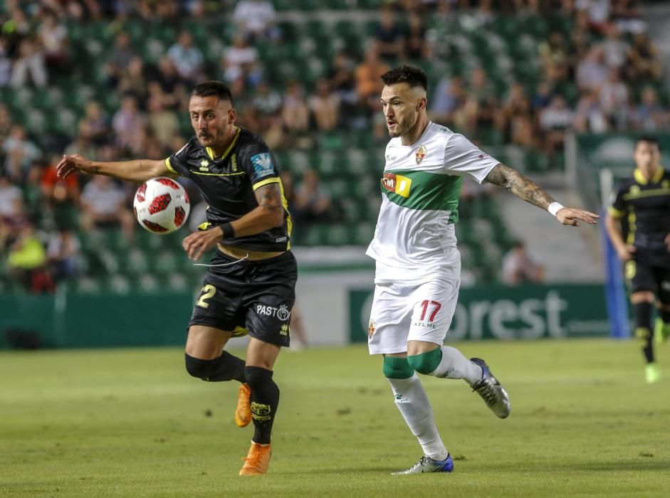 El Elche ahoga las penas de la Liga en la Copa (2-1)