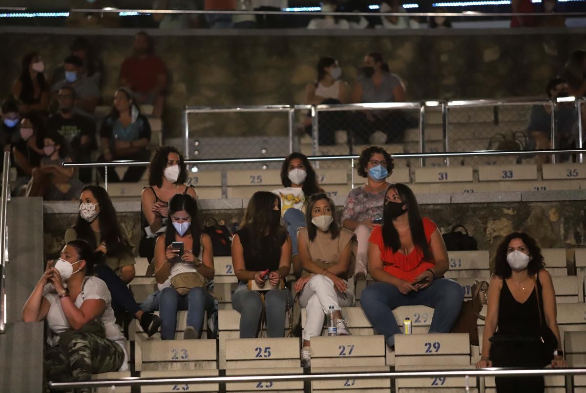 Pablo López encandila a sus fans en el Teatro de la Axerquía