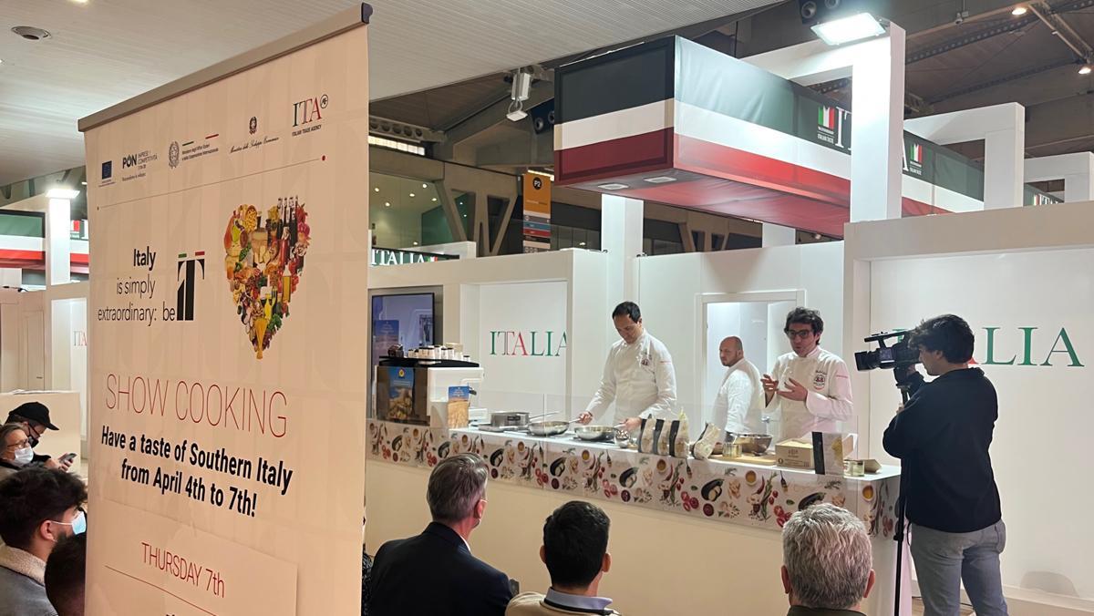 'Showcooking' con productos italianos en el área International Pavilions.