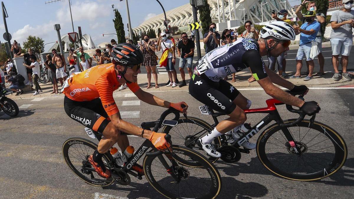 Joan Bou, en su debut en La Vuelta a España 2021 a su paso por València