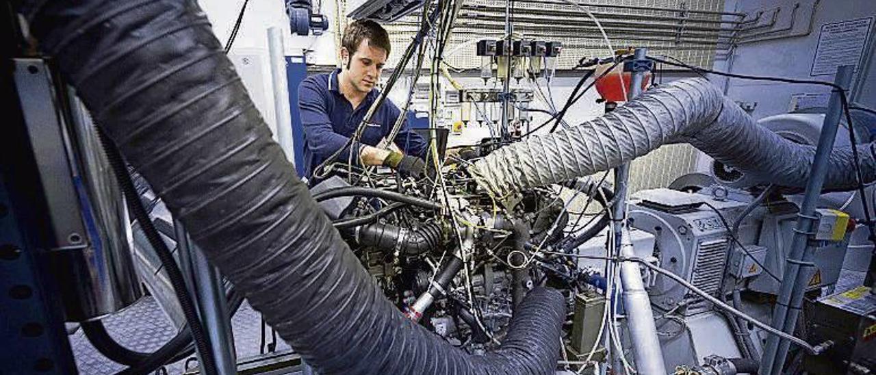 Una de las pruebas en la fábrica de motores de Opel en Torino.