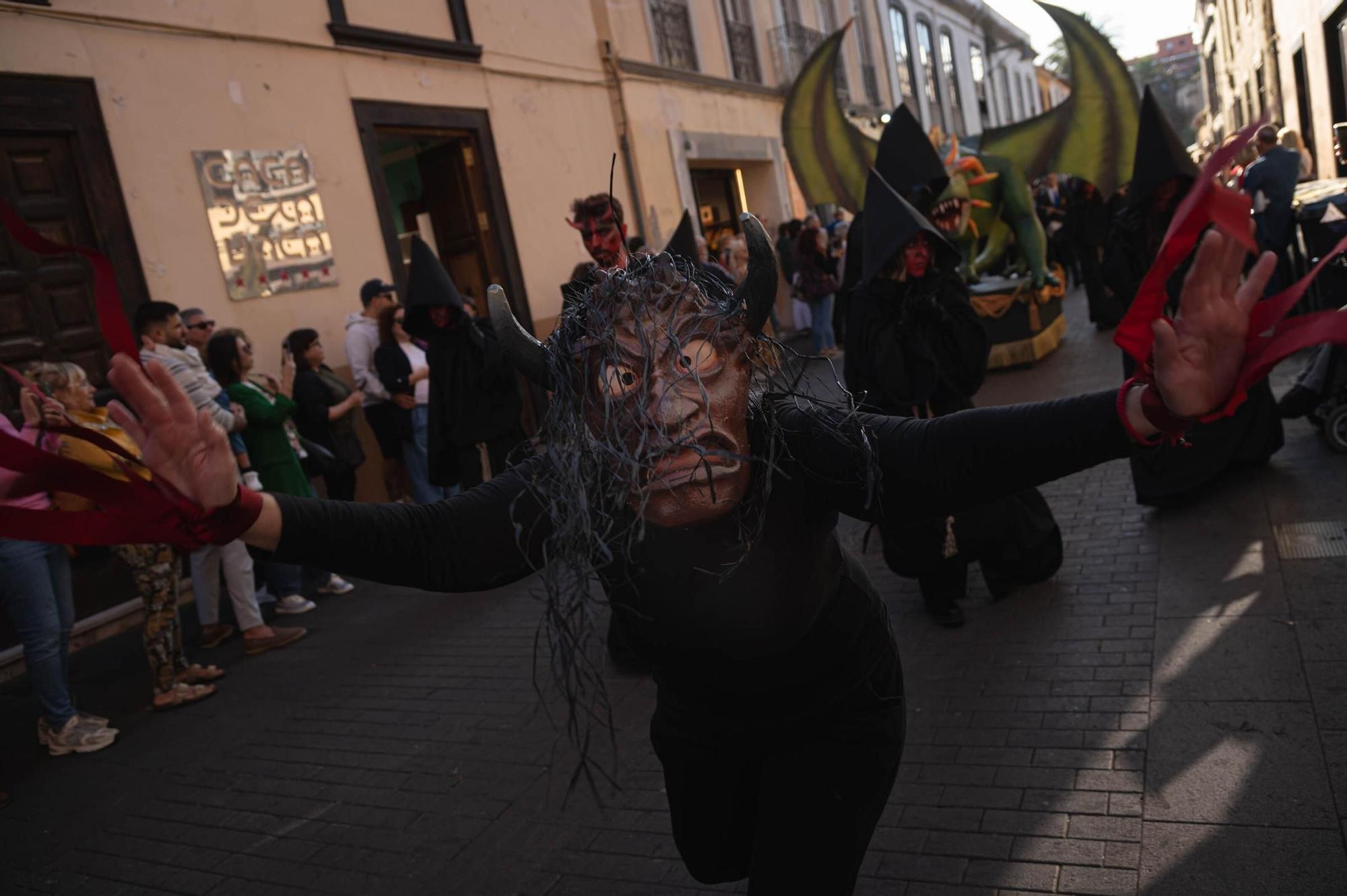 Desfile ‘Diablos y Tarasca’, en La Laguna