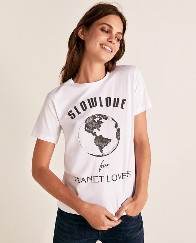 Camiseta 'Planet White', de Slow Love & Cortefiel