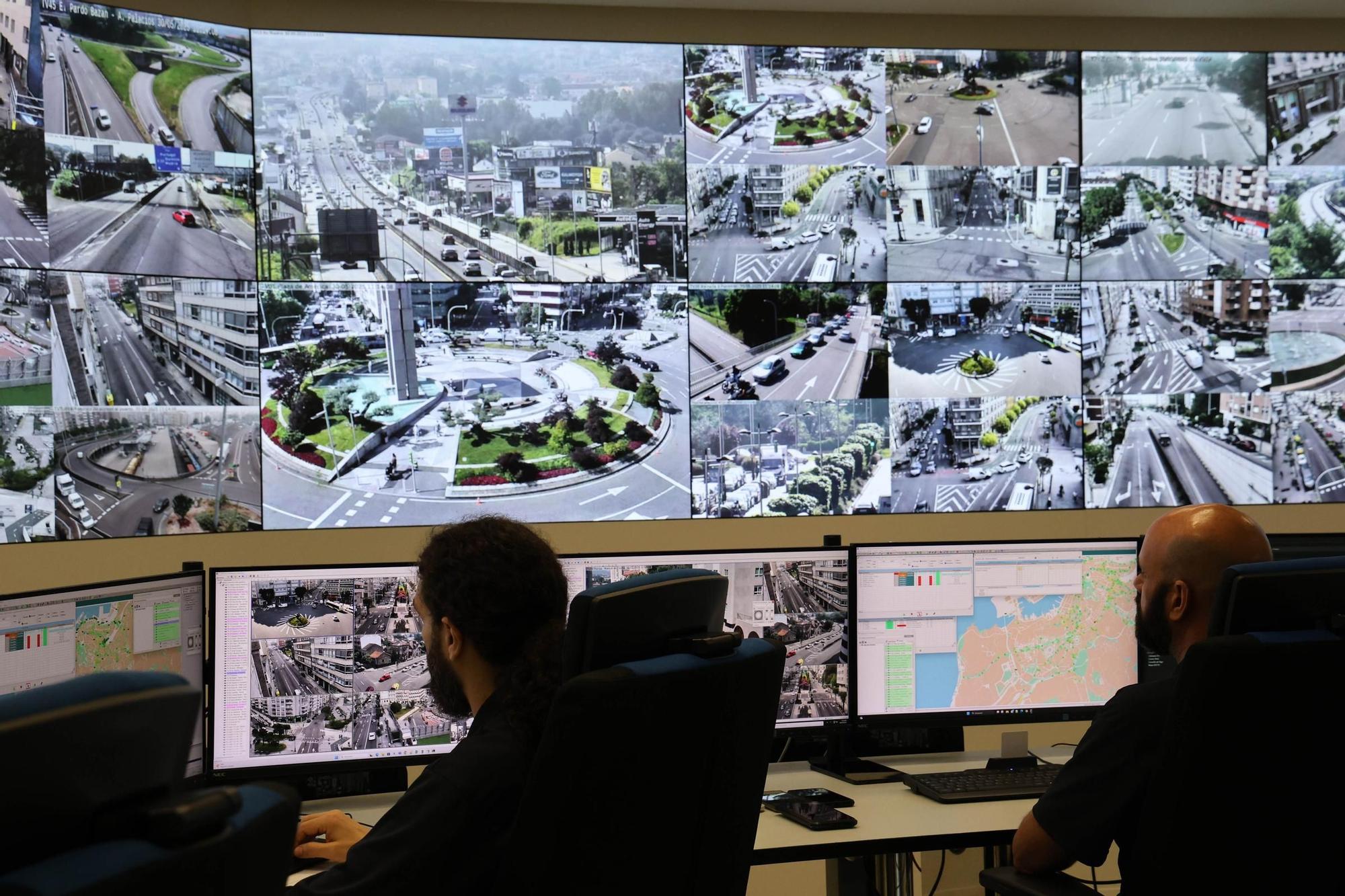 Visita a la sala de gestión de Movilidad del Concello de Vigo