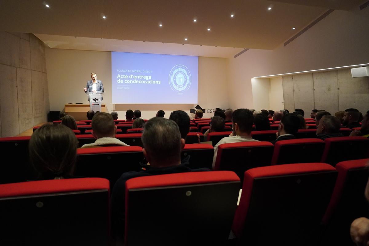 La la Sala Magma de l’Espai Cràter va acollir la festa patronal de la Policia Municipal d'Olot.