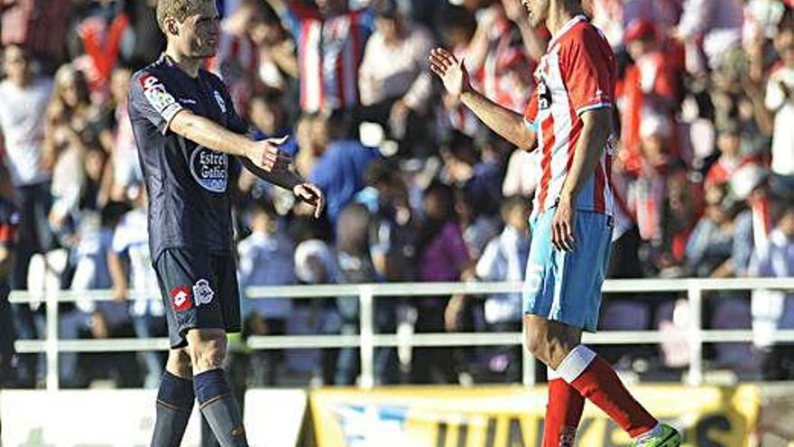 Álex Bergantiños y Carlos Pita se saludan al finalizar uno de los últimos Deportivo-Lugo.