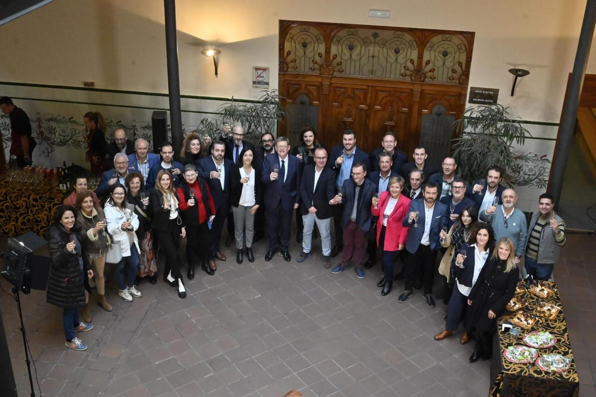 Tradicional brindis de Navidad de Ximo Puig con los medios de comunicación en la Casa dels Caragols de Castelló.