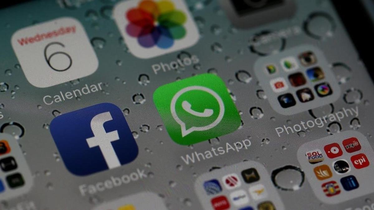 Aplicaciones de un teléfono móvil, entre ellas, la de Whatsapp.