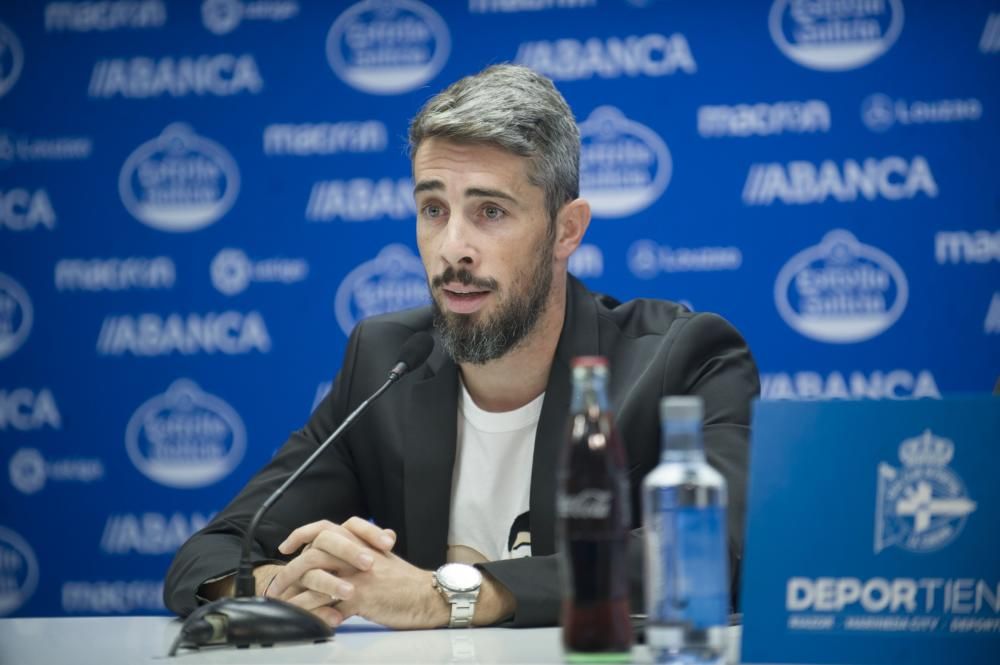 Luisinho comparece junto a su representante, Jorge Teixeira, y el presidente del Deportivo, Tino Fernández, para informar de su continuidad en el equipo blanquiazul hasta 2020.