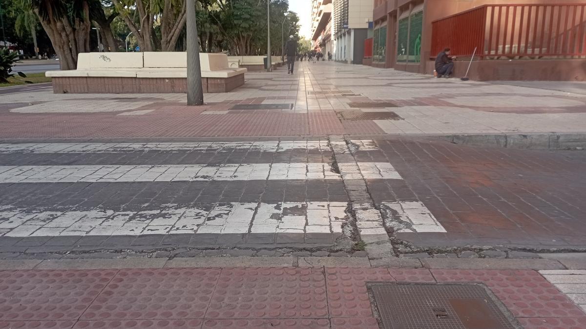 El paso de cebra junto a la avenida de Andalucía, esta semana.