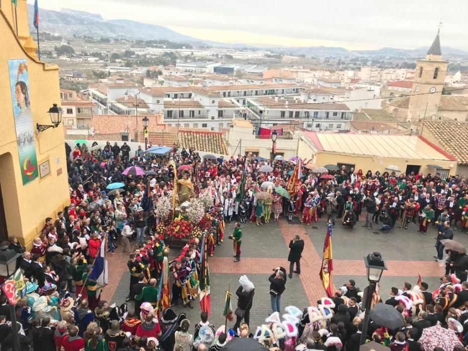 San Blas vuelve a su ermita en las fiestas de Moros y Cristianos de Sax