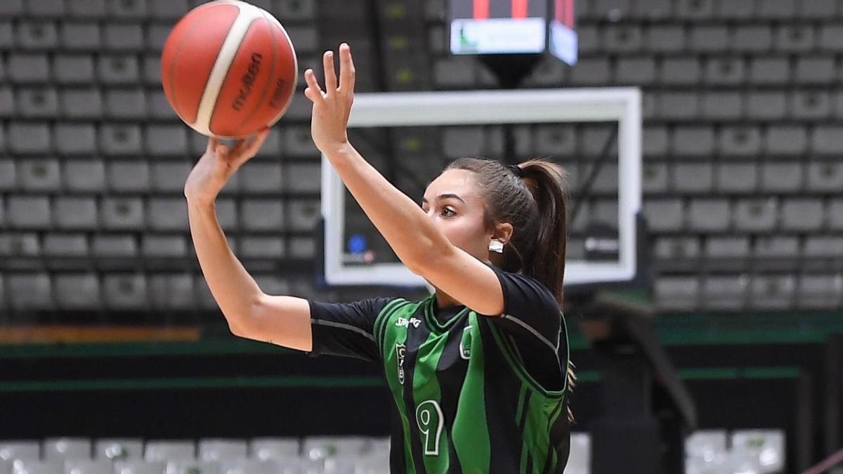 María González durante un partido con el Joventut.