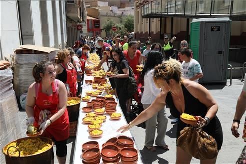 Más de 7000 'cassoletes' en el día de les Calderes de Almassora